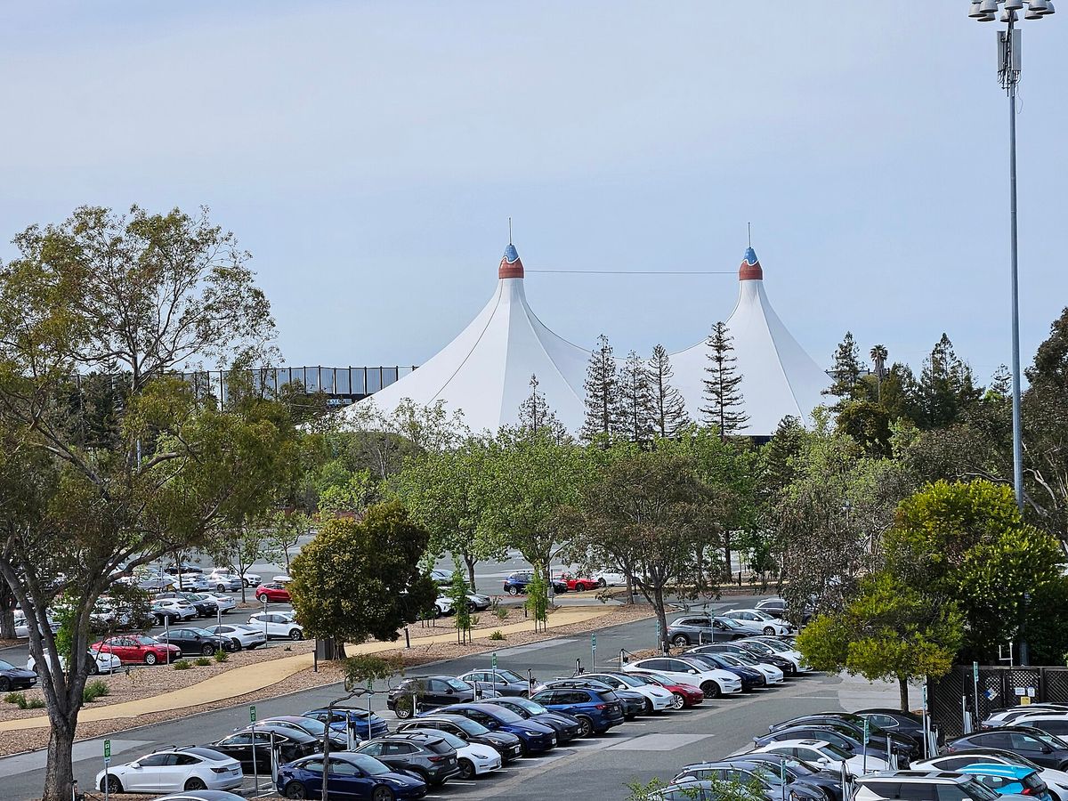 The tented stage of Shoreline Amphitheatre